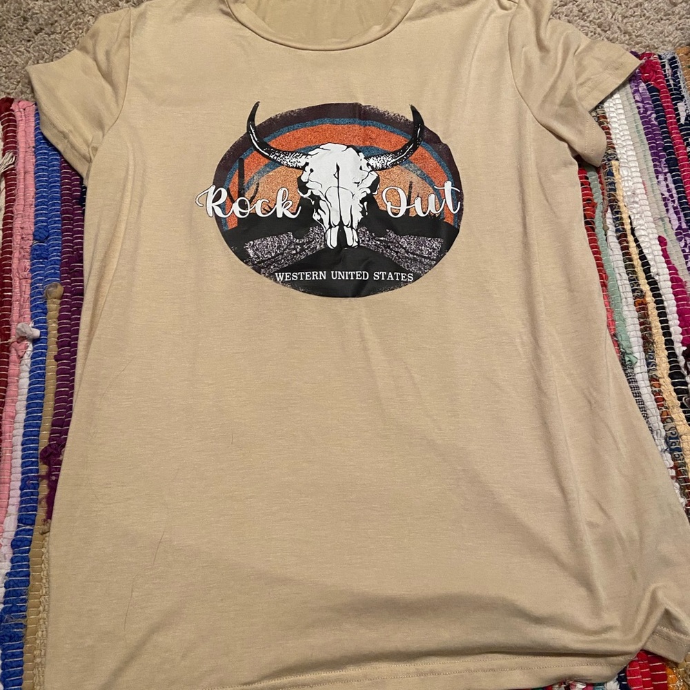 T-shirt size small